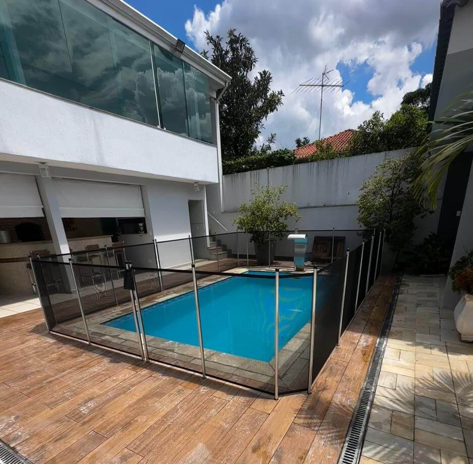 cerca-para-piscina-preta